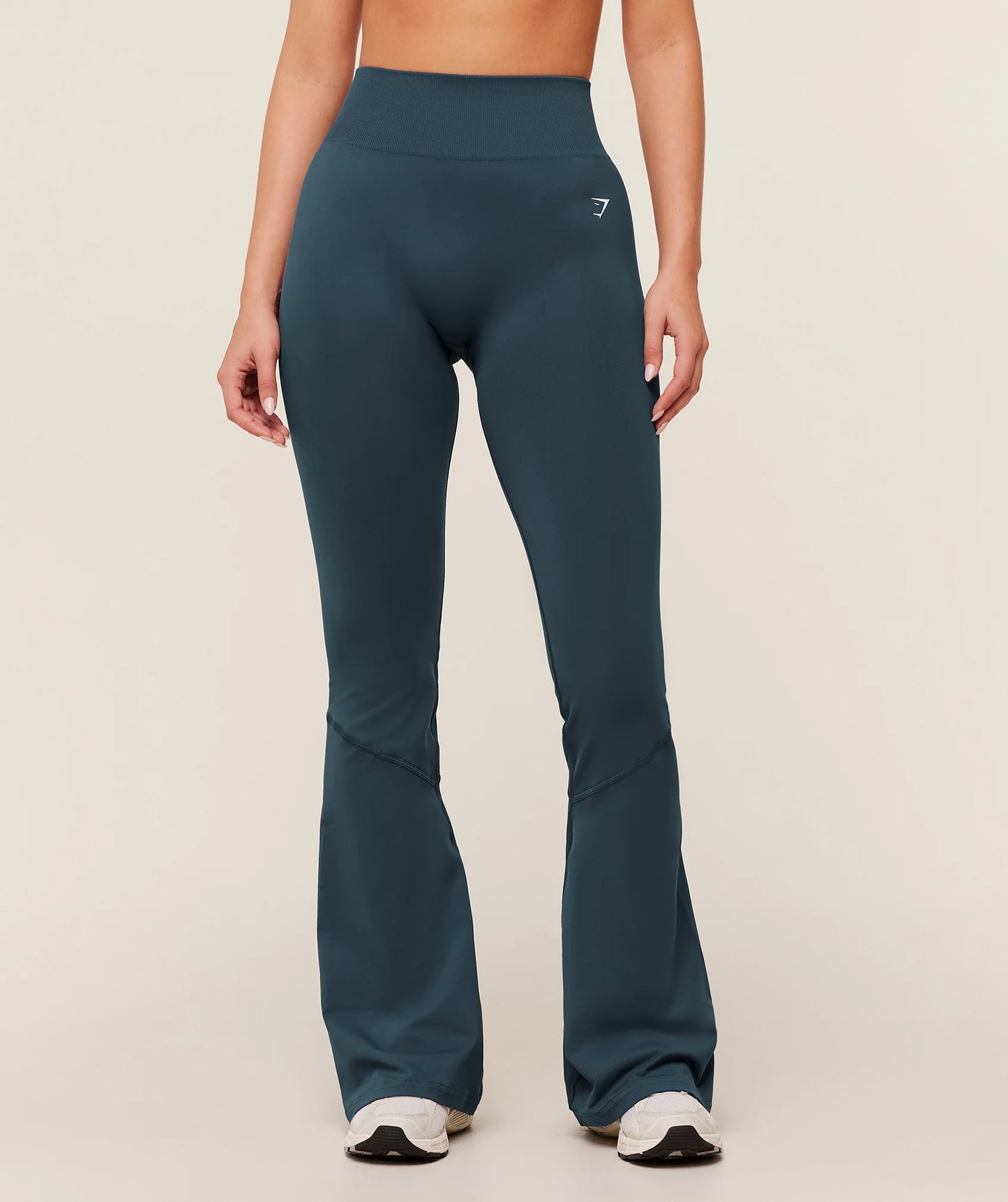 Everyday Seamless Flared Legging