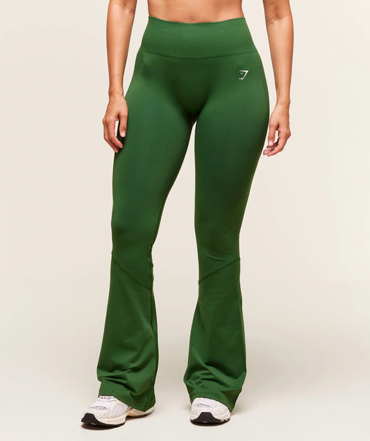 Everyday Seamless Flared Legging